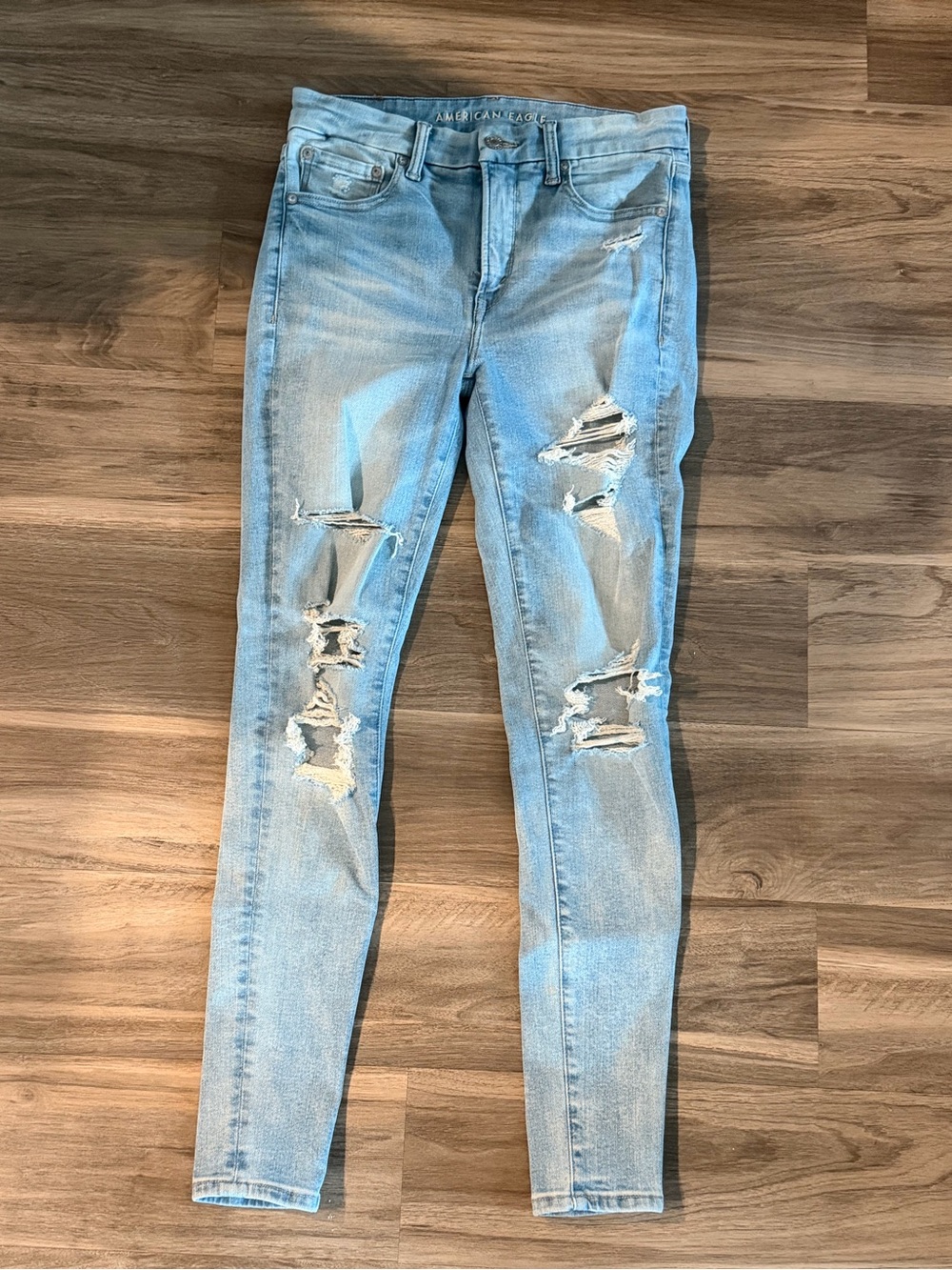 AE Light Blue Distressed Women’s Skinnyu Jeans